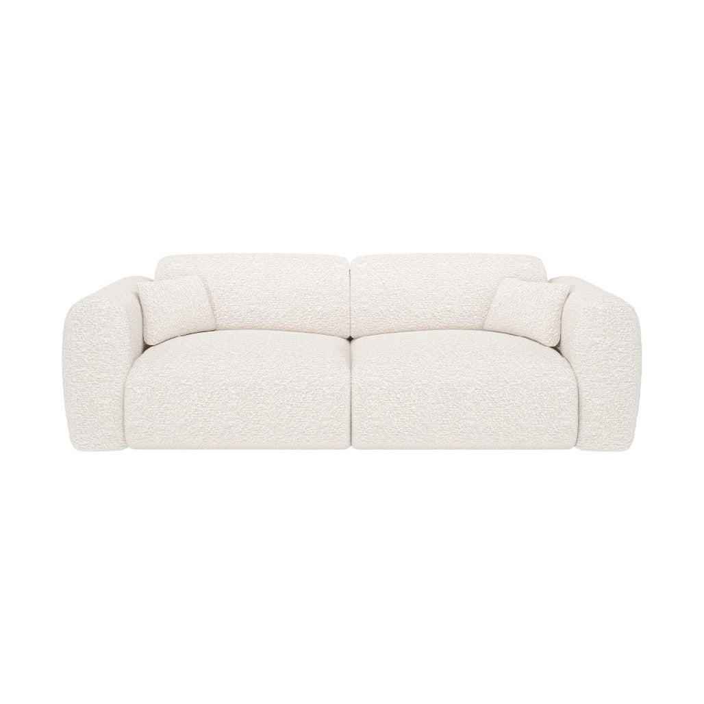 Sofa en tissu bouclé crème avec coussins rembourrés.