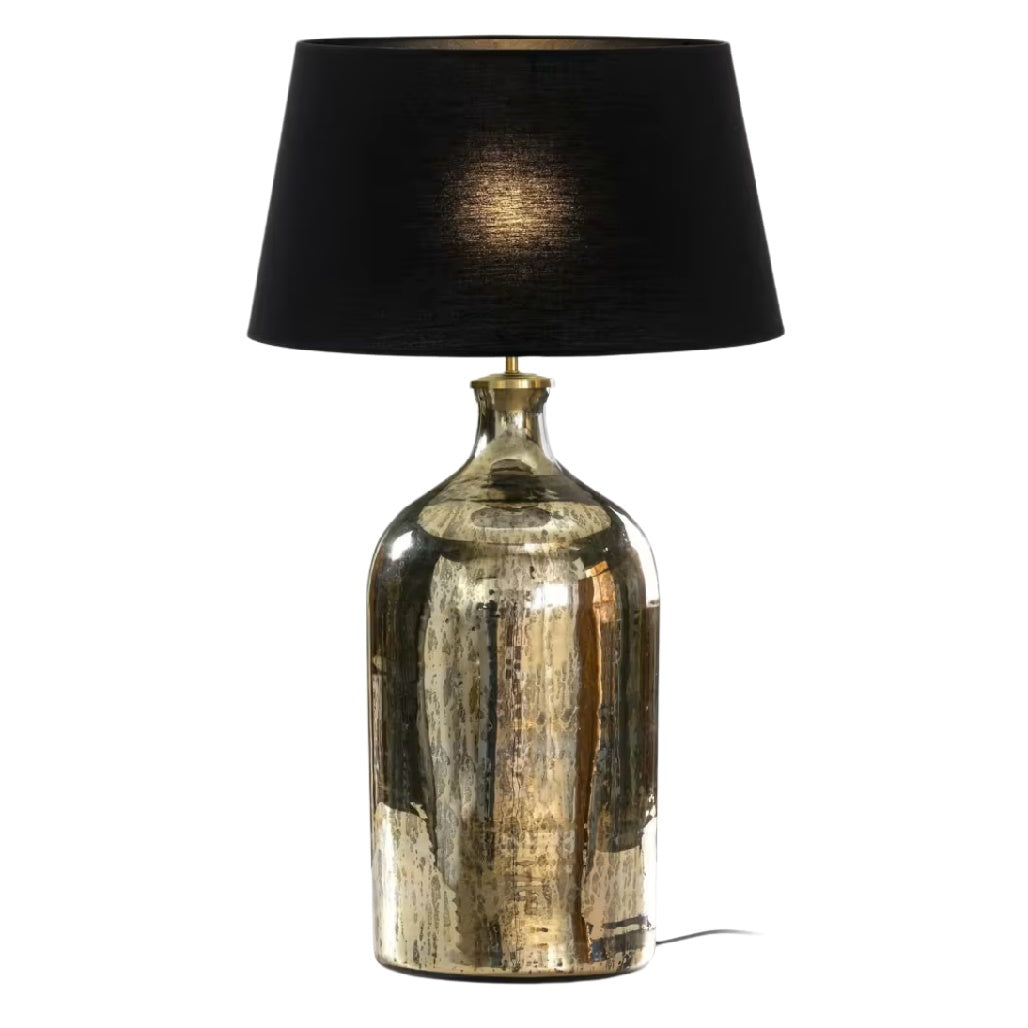 Lampe de table en céramique argentée avec abat-jour noir.